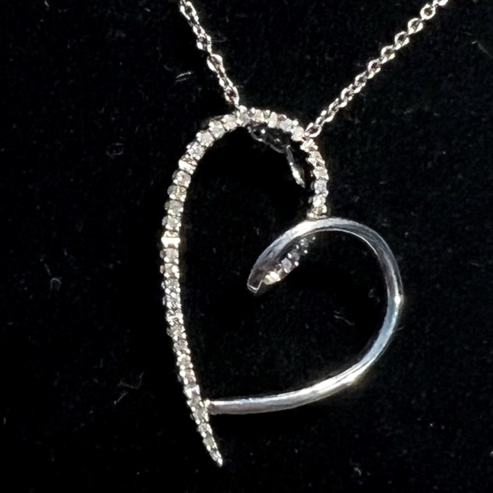 NIB: Gordon’s Jeweler’s Sterling Silver Diamond Accent Heart Pendant Necklace 💜